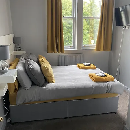 Kro Hall Park Self Check In 3*